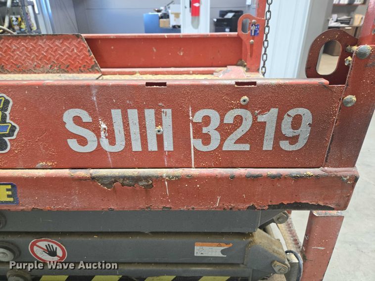 image for item EV5650 2015 Skyjack SJIH 3219 scissor lift