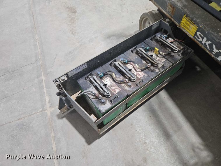 image for item EV5650 2015 Skyjack SJIH 3219 scissor lift