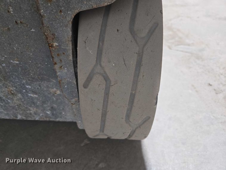 image for item EV5650 2015 Skyjack SJIH 3219 scissor lift