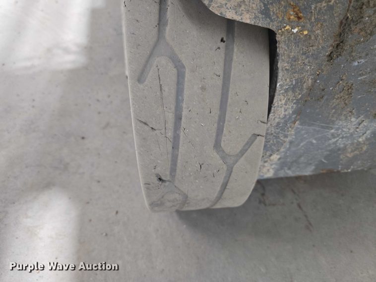 image for item EV5650 2015 Skyjack SJIH 3219 scissor lift