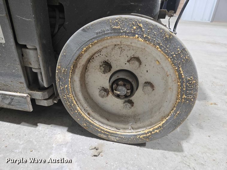 image for item EV5650 2015 Skyjack SJIH 3219 scissor lift