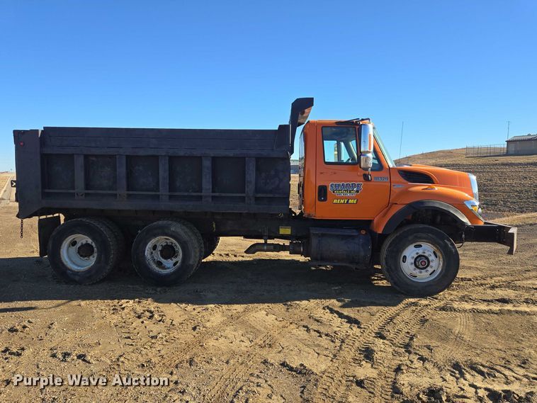 image for item EV5654 2008 International 7400 dump truck