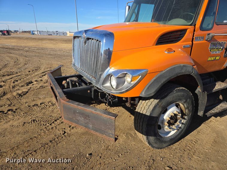 image for item EV5654 2008 International 7400 dump truck