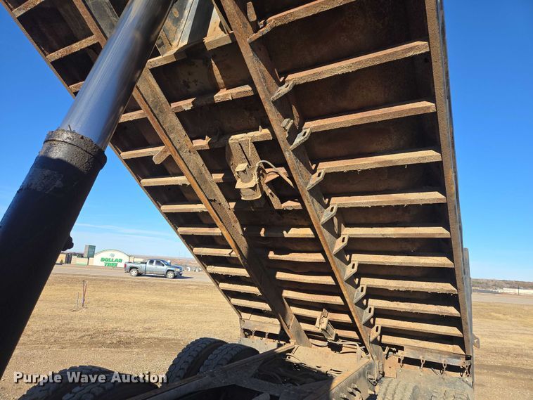 image for item EV5654 2008 International 7400 dump truck