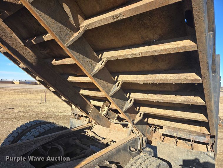 image for item EV5654 2008 International 7400 dump truck