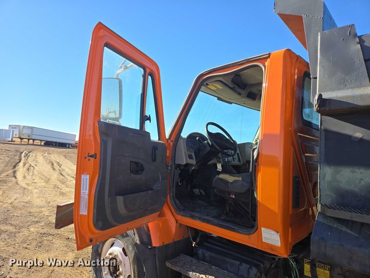 image for item EV5654 2008 International 7400 dump truck