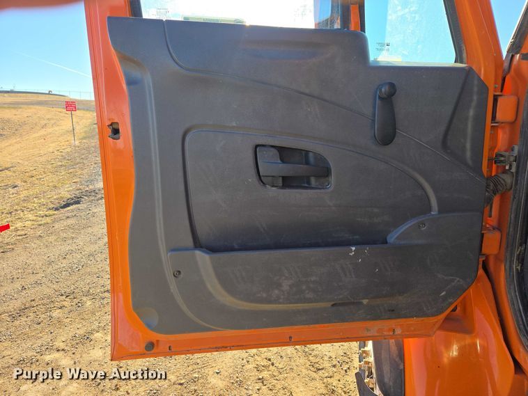 image for item EV5654 2008 International 7400 dump truck