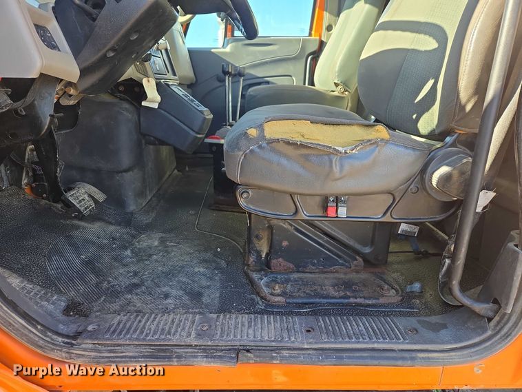 image for item EV5654 2008 International 7400 dump truck