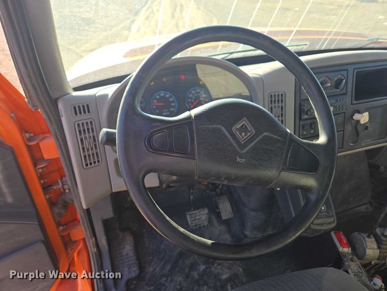 image for item EV5654 2008 International 7400 dump truck