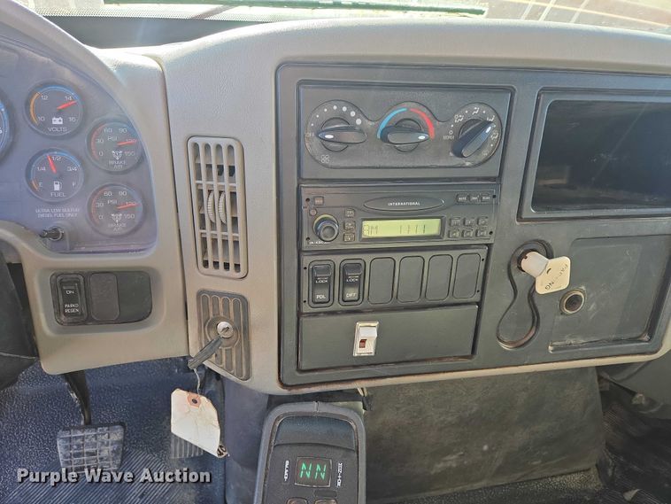 image for item EV5654 2008 International 7400 dump truck