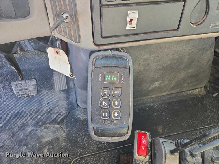 image for item EV5654 2008 International 7400 dump truck