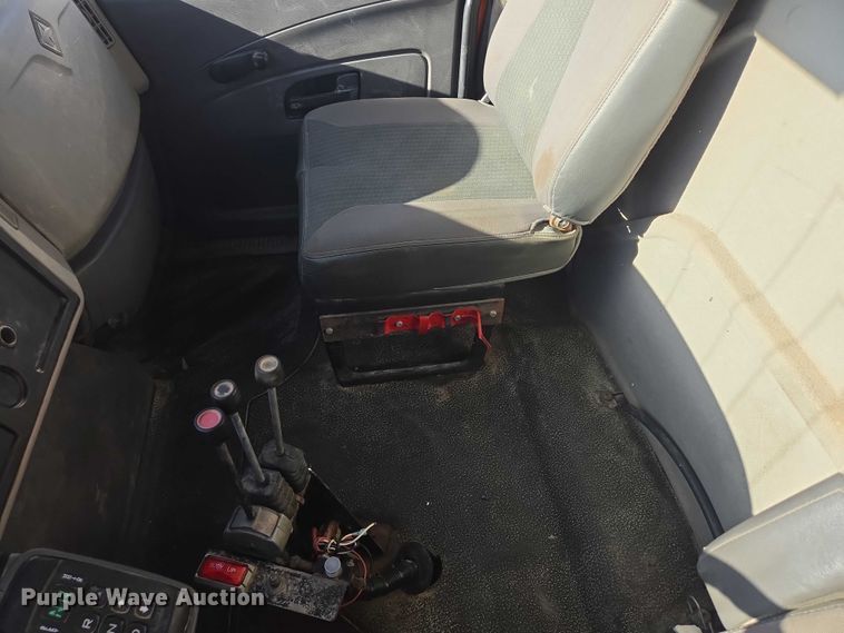 image for item EV5654 2008 International 7400 dump truck