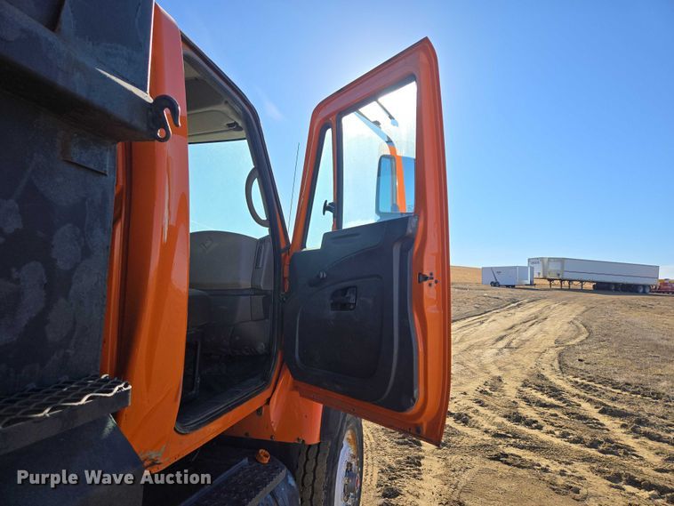 image for item EV5654 2008 International 7400 dump truck