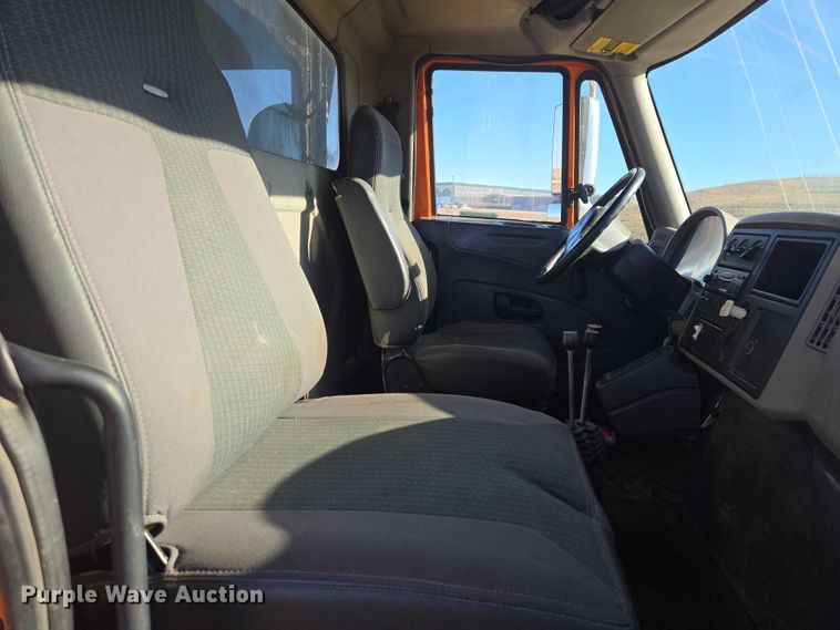 image for item EV5654 2008 International 7400 dump truck