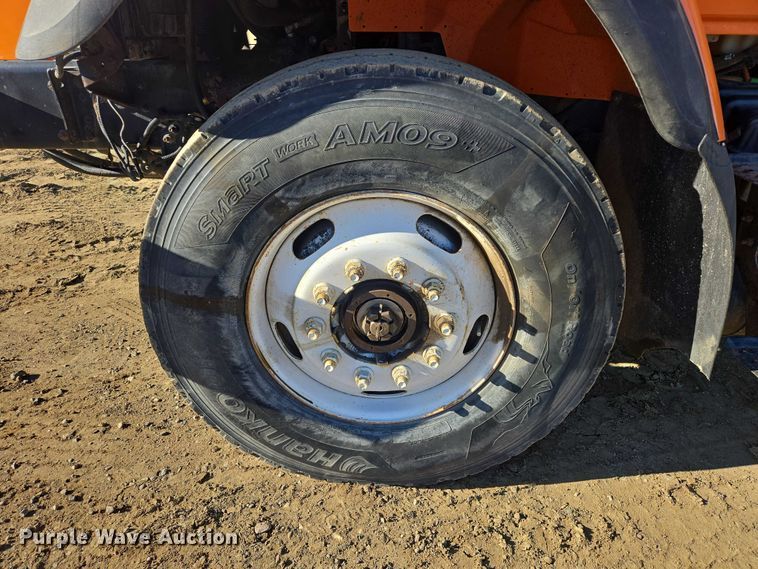 image for item EV5654 2008 International 7400 dump truck