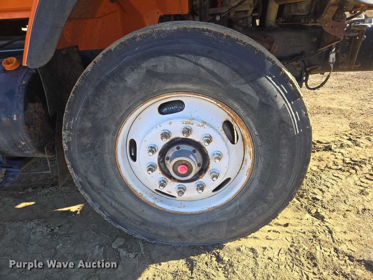 image for item EV5654 2008 International 7400 dump truck