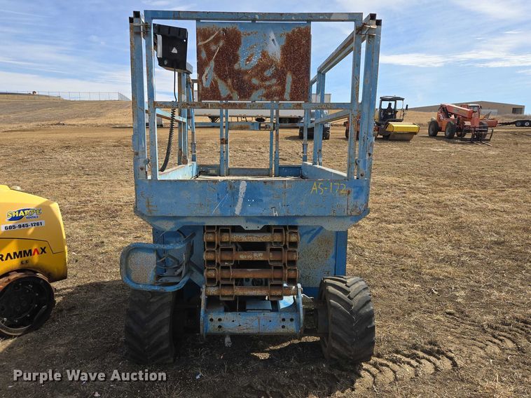 image for item EV5664 2005 Genie GS2668RT scissor lift