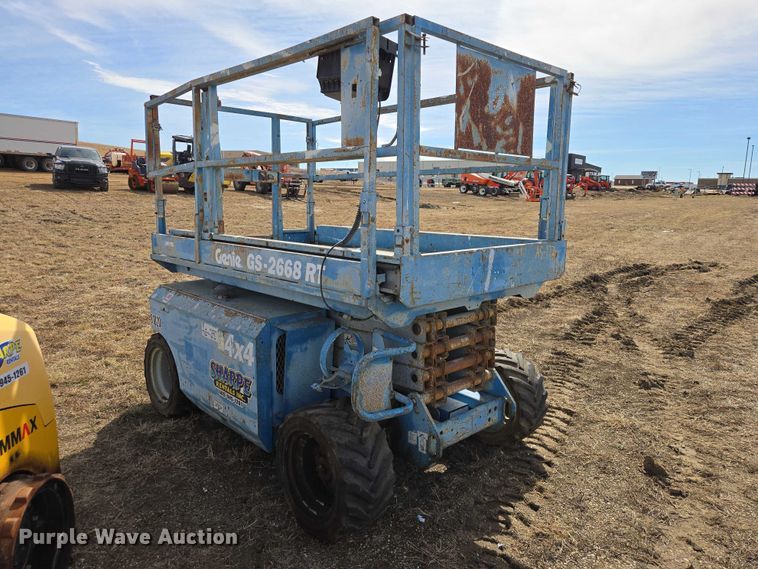 image for item EV5664 2005 Genie GS2668RT scissor lift