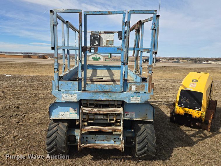 image for item EV5664 2005 Genie GS2668RT scissor lift