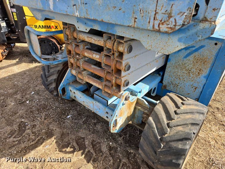 image for item EV5664 2005 Genie GS2668RT scissor lift