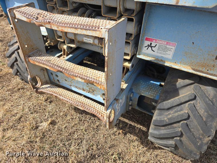 image for item EV5664 2005 Genie GS2668RT scissor lift
