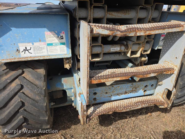 image for item EV5664 2005 Genie GS2668RT scissor lift