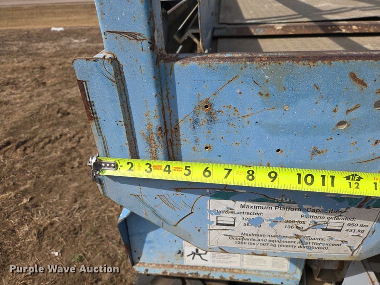 image for item EV5664 2005 Genie GS2668RT scissor lift