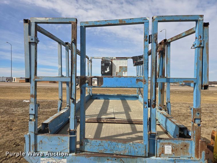 image for item EV5664 2005 Genie GS2668RT scissor lift