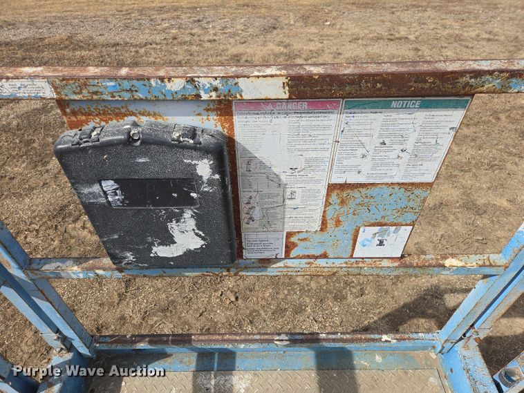 image for item EV5664 2005 Genie GS2668RT scissor lift