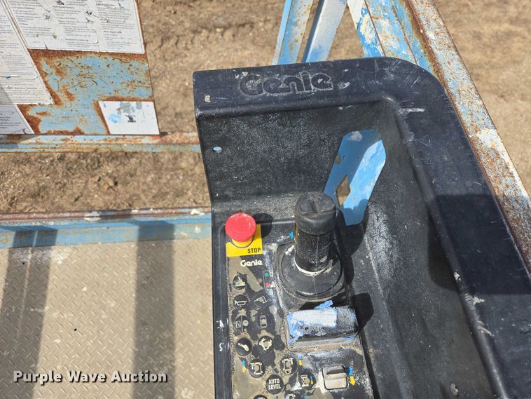 image for item EV5664 2005 Genie GS2668RT scissor lift