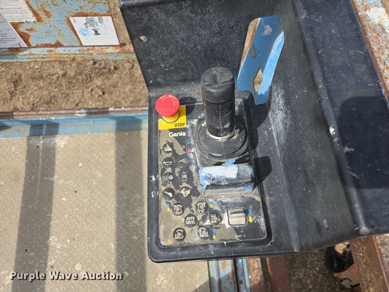 image for item EV5664 2005 Genie GS2668RT scissor lift