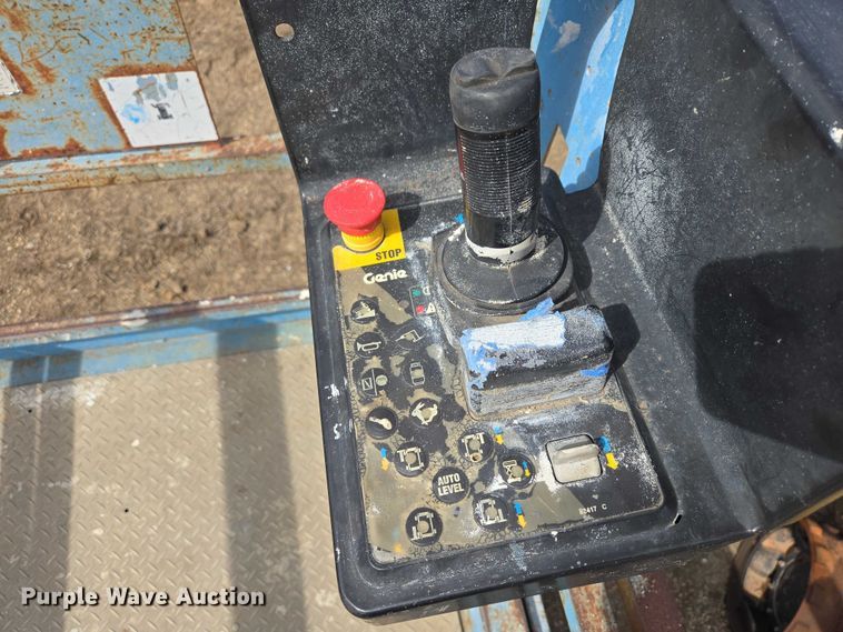 image for item EV5664 2005 Genie GS2668RT scissor lift