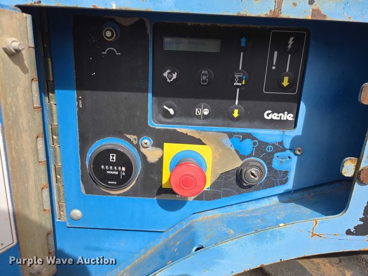 image for item EV5664 2005 Genie GS2668RT scissor lift