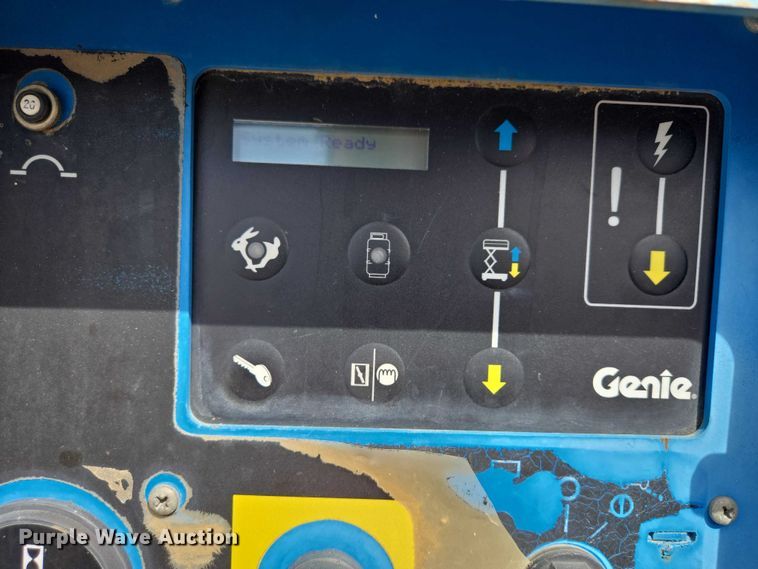 image for item EV5664 2005 Genie GS2668RT scissor lift