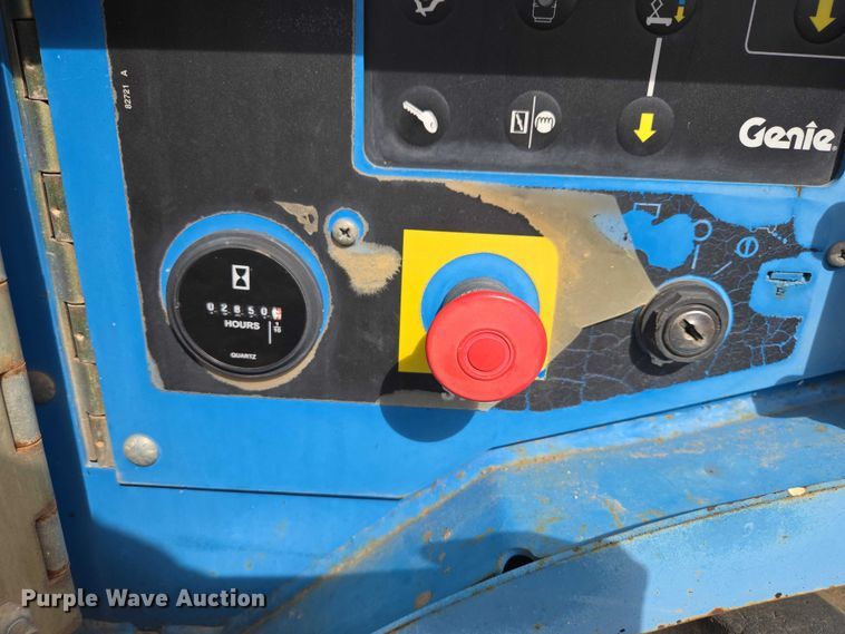 image for item EV5664 2005 Genie GS2668RT scissor lift