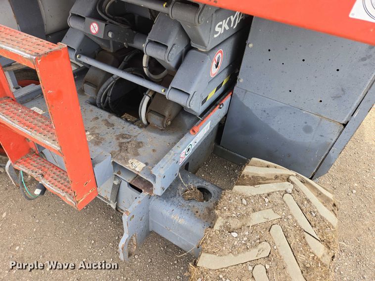 image for item EV5665 2014 Skyjack SJ6826RT scissor lift