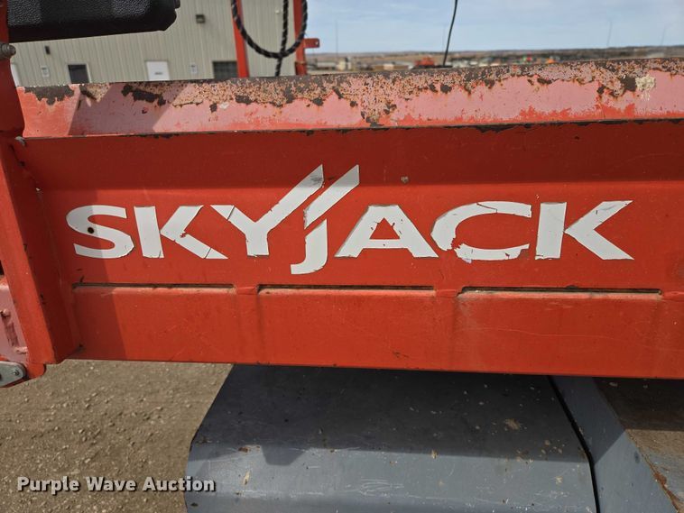 image for item EV5665 2014 Skyjack SJ6826RT scissor lift