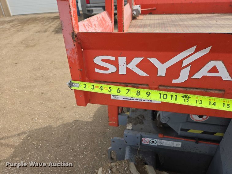 image for item EV5665 2014 Skyjack SJ6826RT scissor lift