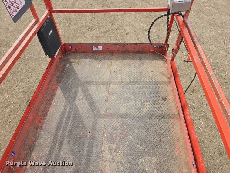 image for item EV5665 2014 Skyjack SJ6826RT scissor lift