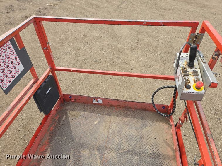 image for item EV5665 2014 Skyjack SJ6826RT scissor lift