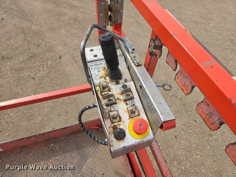 image for item EV5665 2014 Skyjack SJ6826RT scissor lift