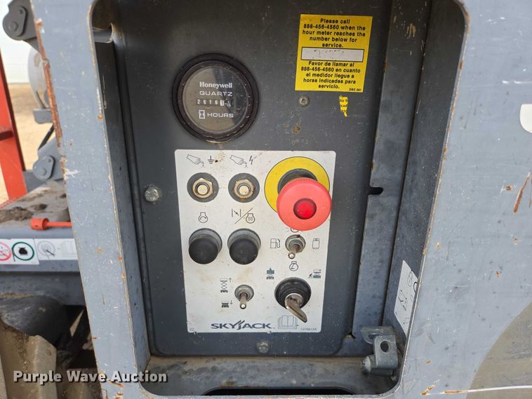 image for item EV5665 2014 Skyjack SJ6826RT scissor lift