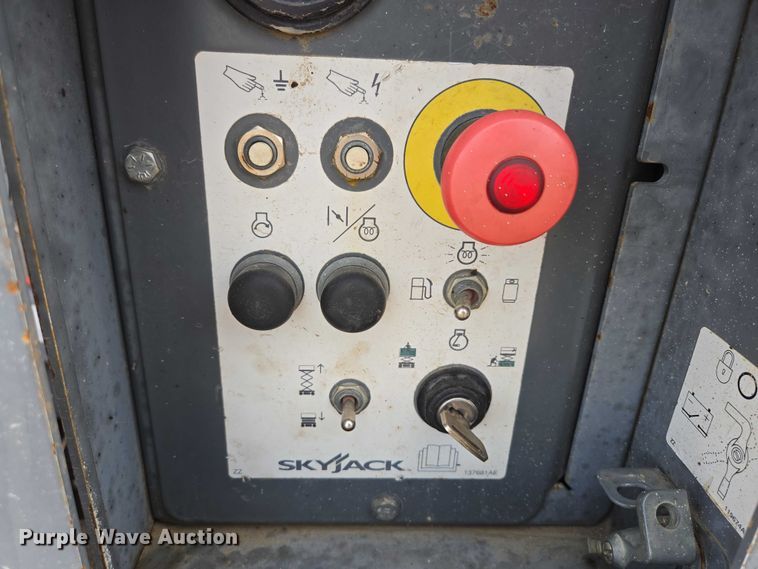 image for item EV5665 2014 Skyjack SJ6826RT scissor lift