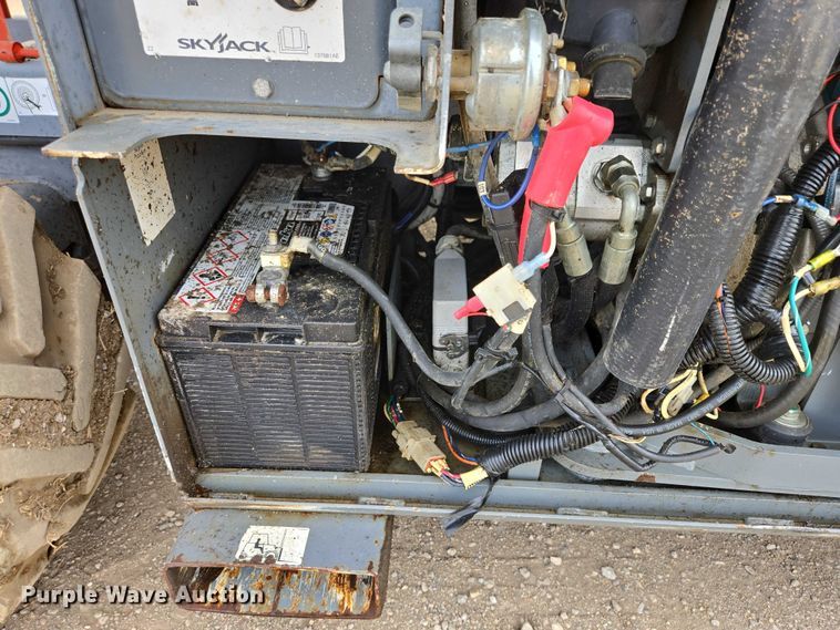 image for item EV5665 2014 Skyjack SJ6826RT scissor lift