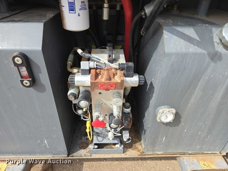 image for item EV5665 2014 Skyjack SJ6826RT scissor lift