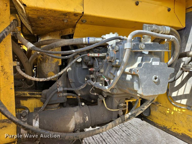 image for item EV5666 2013 Komatsu PC360LC-10 excavator
