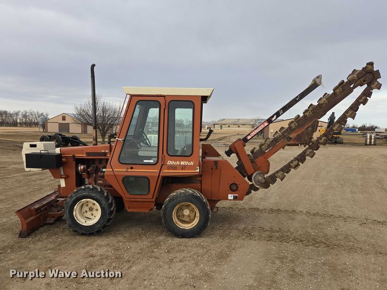 image for item EV5714 Ditch Witch 5010DD trencher