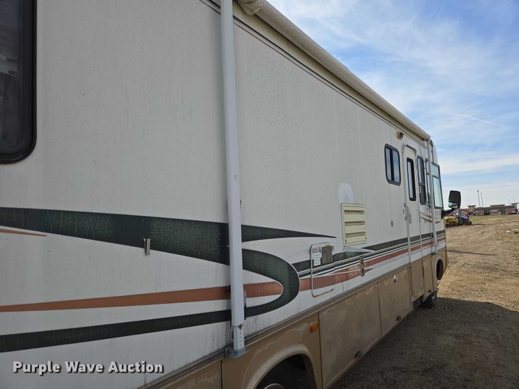 image for item EV5725 1999 Georgetown RV
