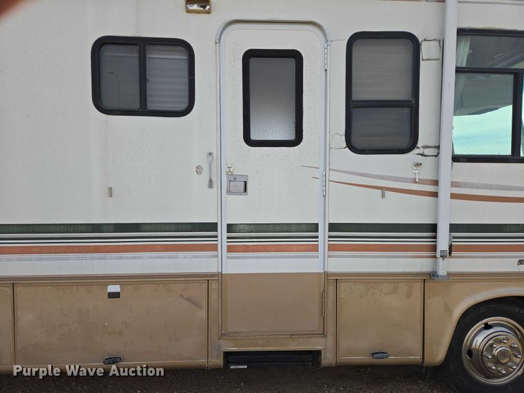 image for item EV5725 1999 Georgetown RV