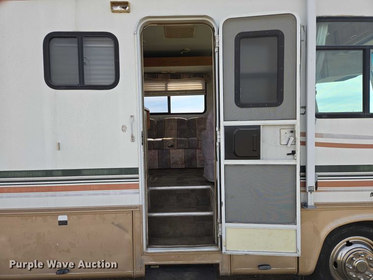 image for item EV5725 1999 Georgetown RV
